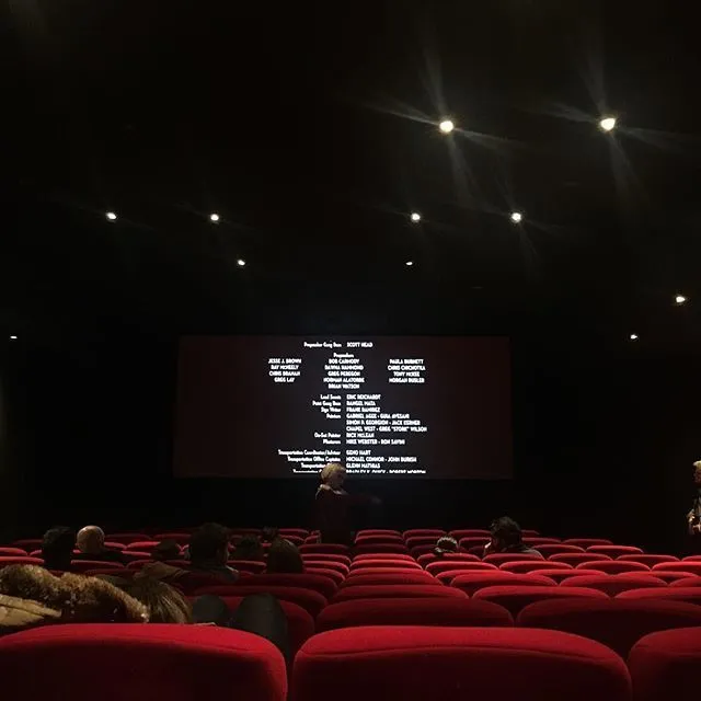 黑暗中的电影院